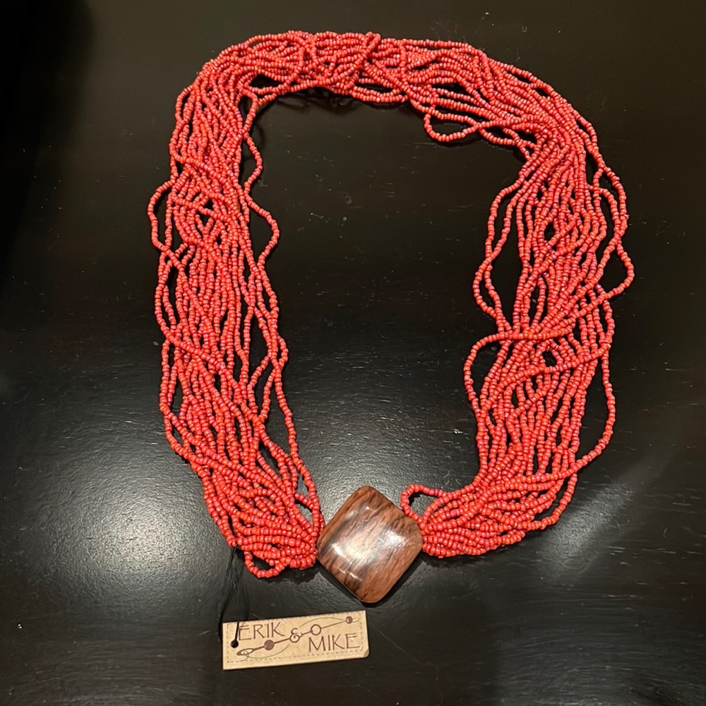 Beautiful Beaded Necklace NWT
